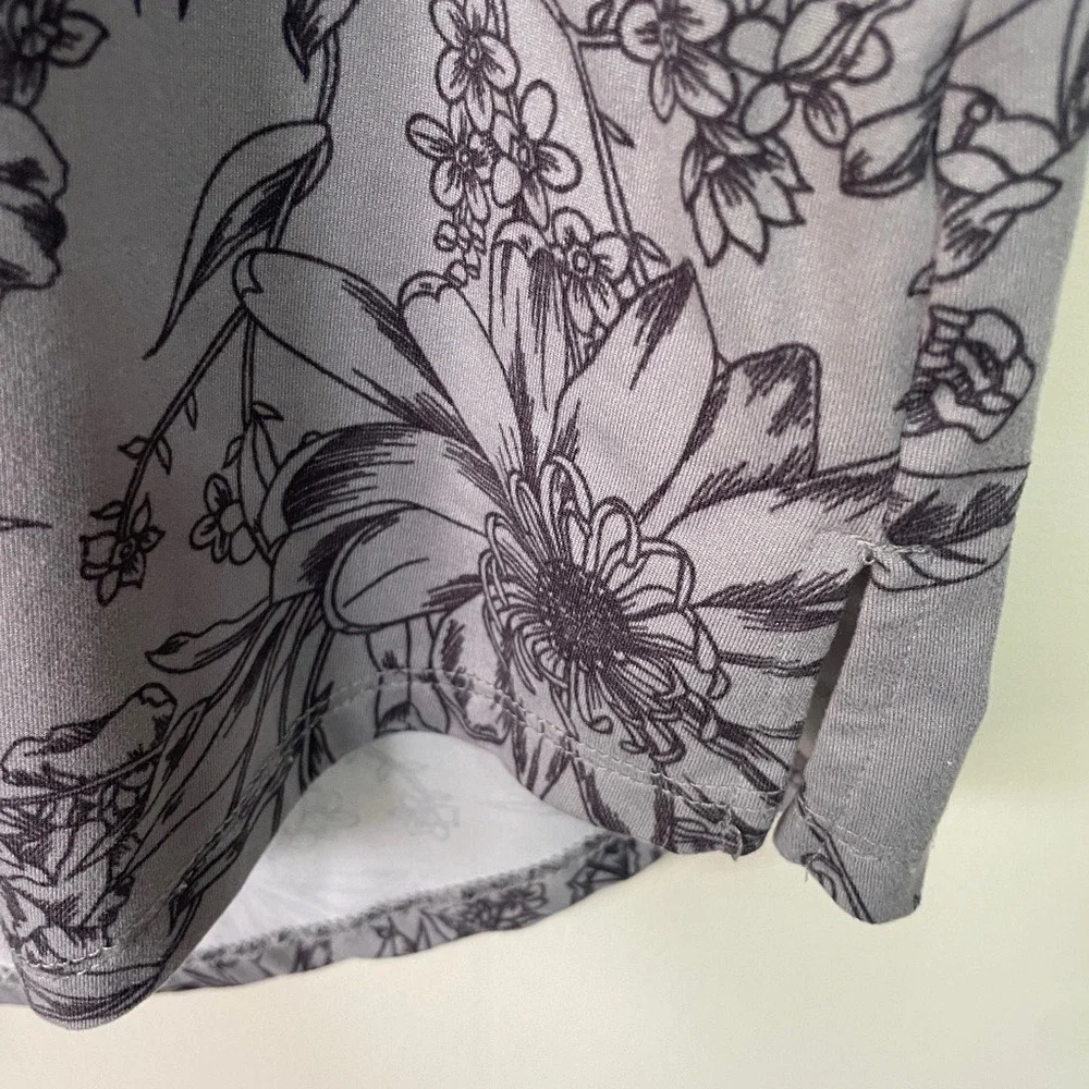 Wonderly Studio Grey Floral Sketch Pocket‎ Tee Cuffed Short Sleeve Top Medium